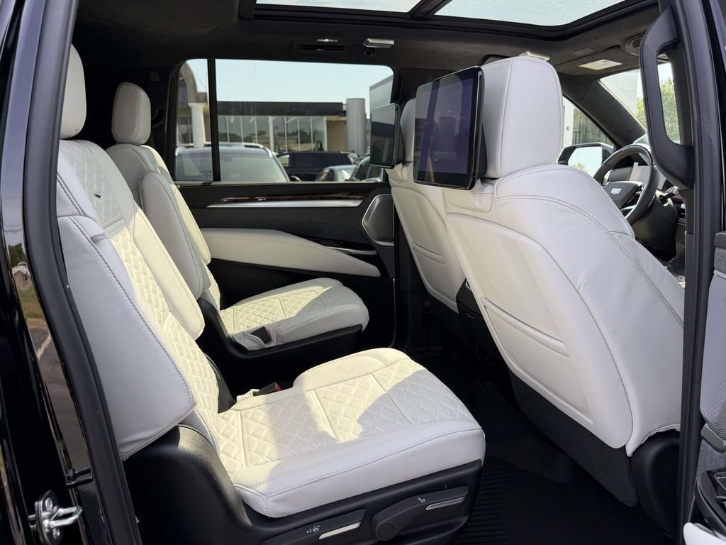 New 2026 Cadillac Escalade ESV Platinum Sport w/ LPO, ONYX Package AWD/4WD image 11