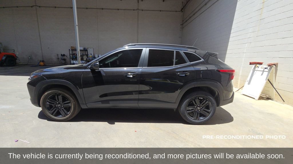 Used 2025 Chevrolet Trax ACTIV FWD image 9