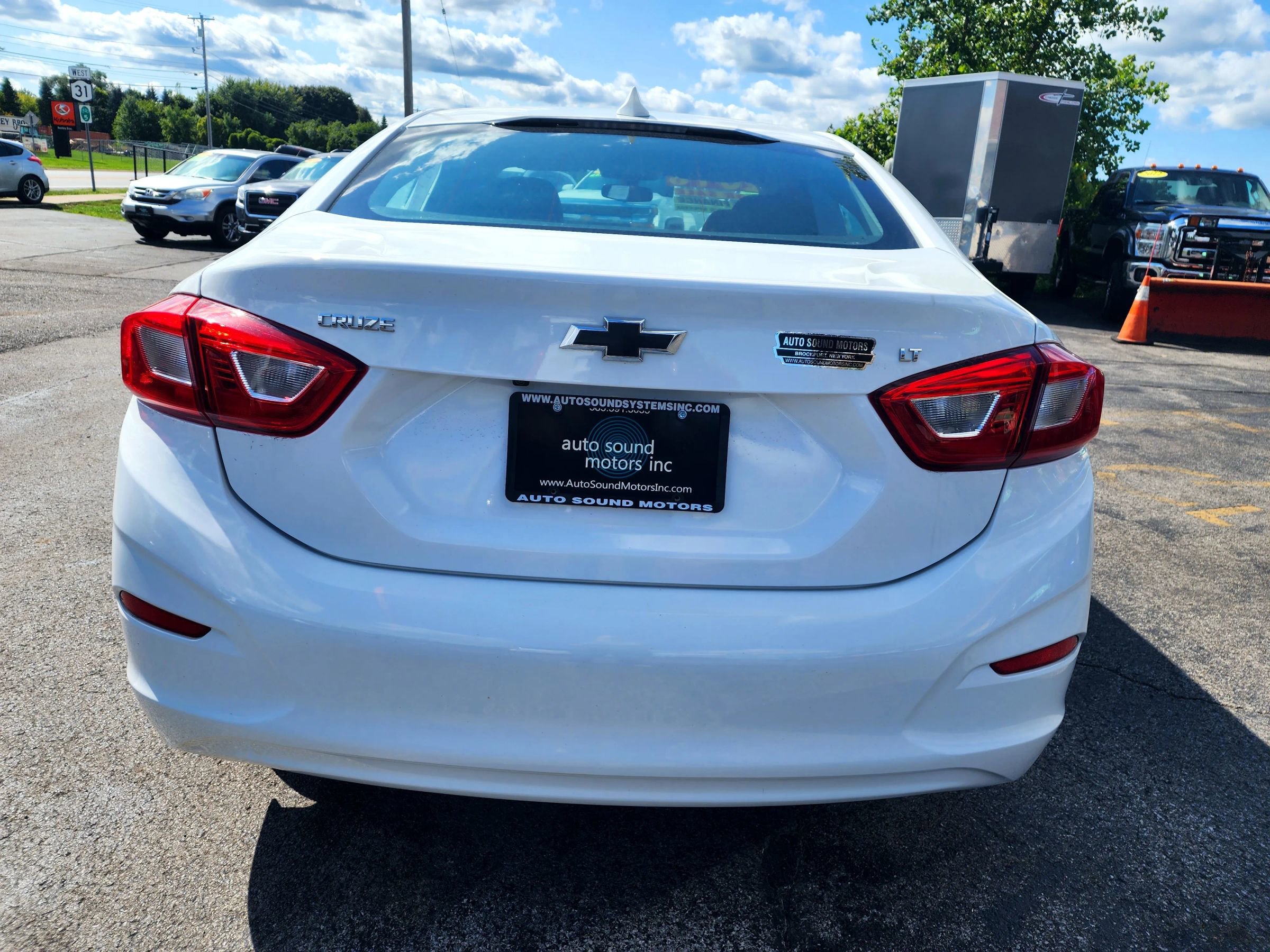 Used 2018 Chevrolet Cruze LT w/ Convenience Package image 4