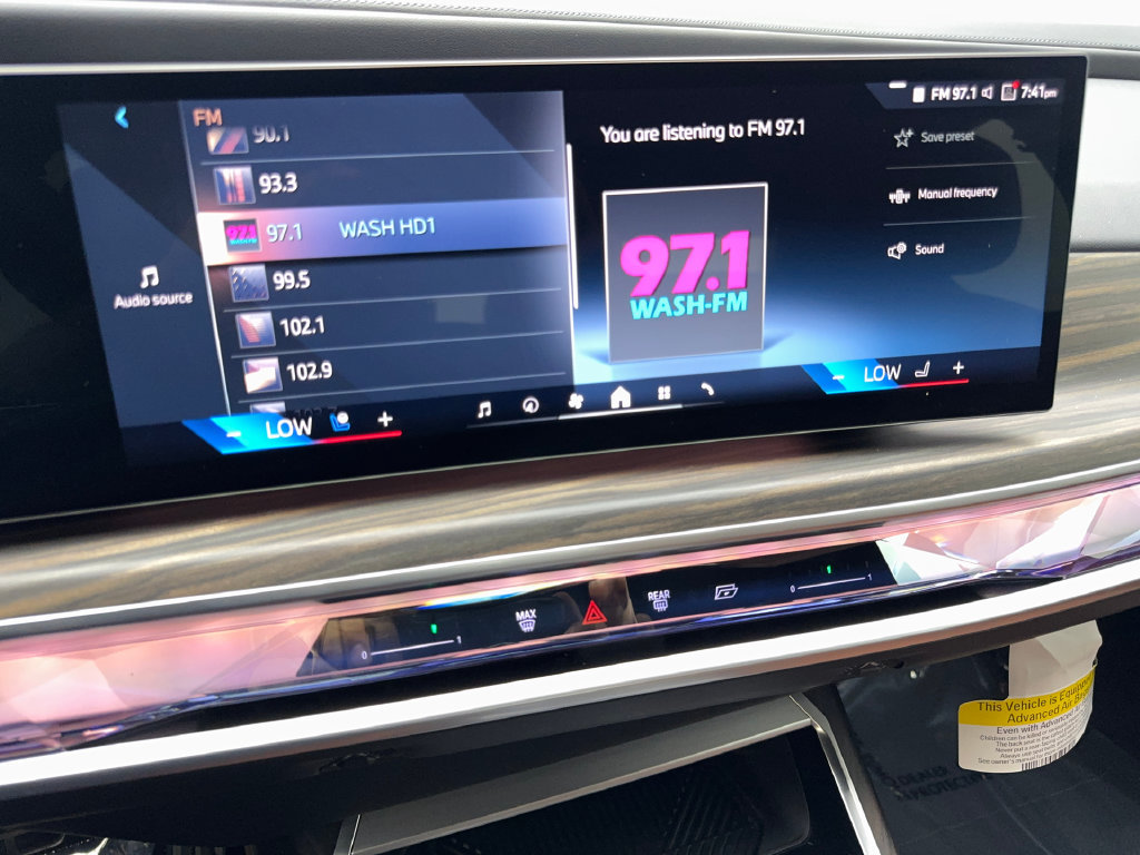 Used 2024 BMW i7 xDrive60 w/ Executive Package AWD/4WD image 61