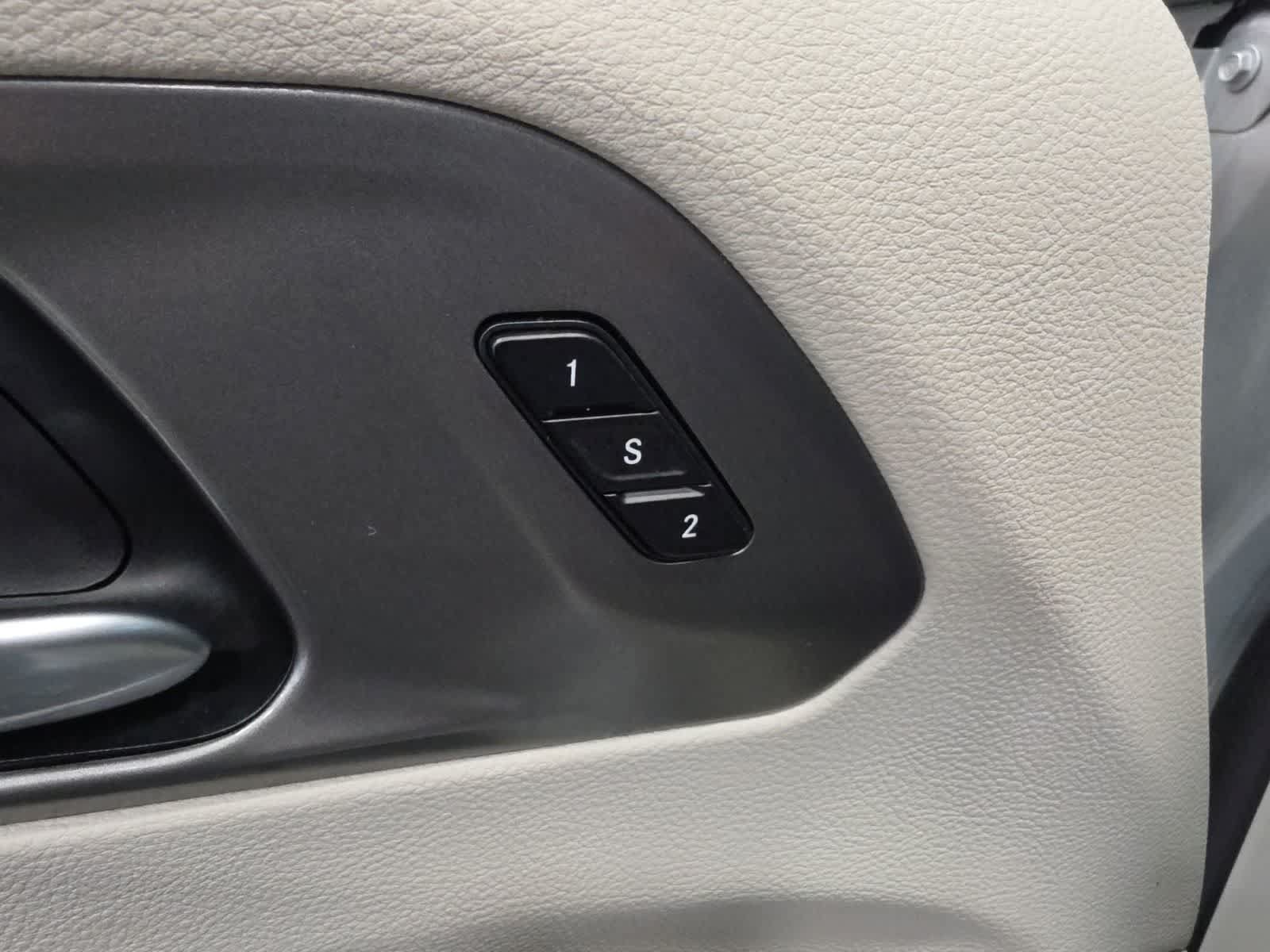 Used 2024 Chrysler Pacifica Touring-L FWD image 20
