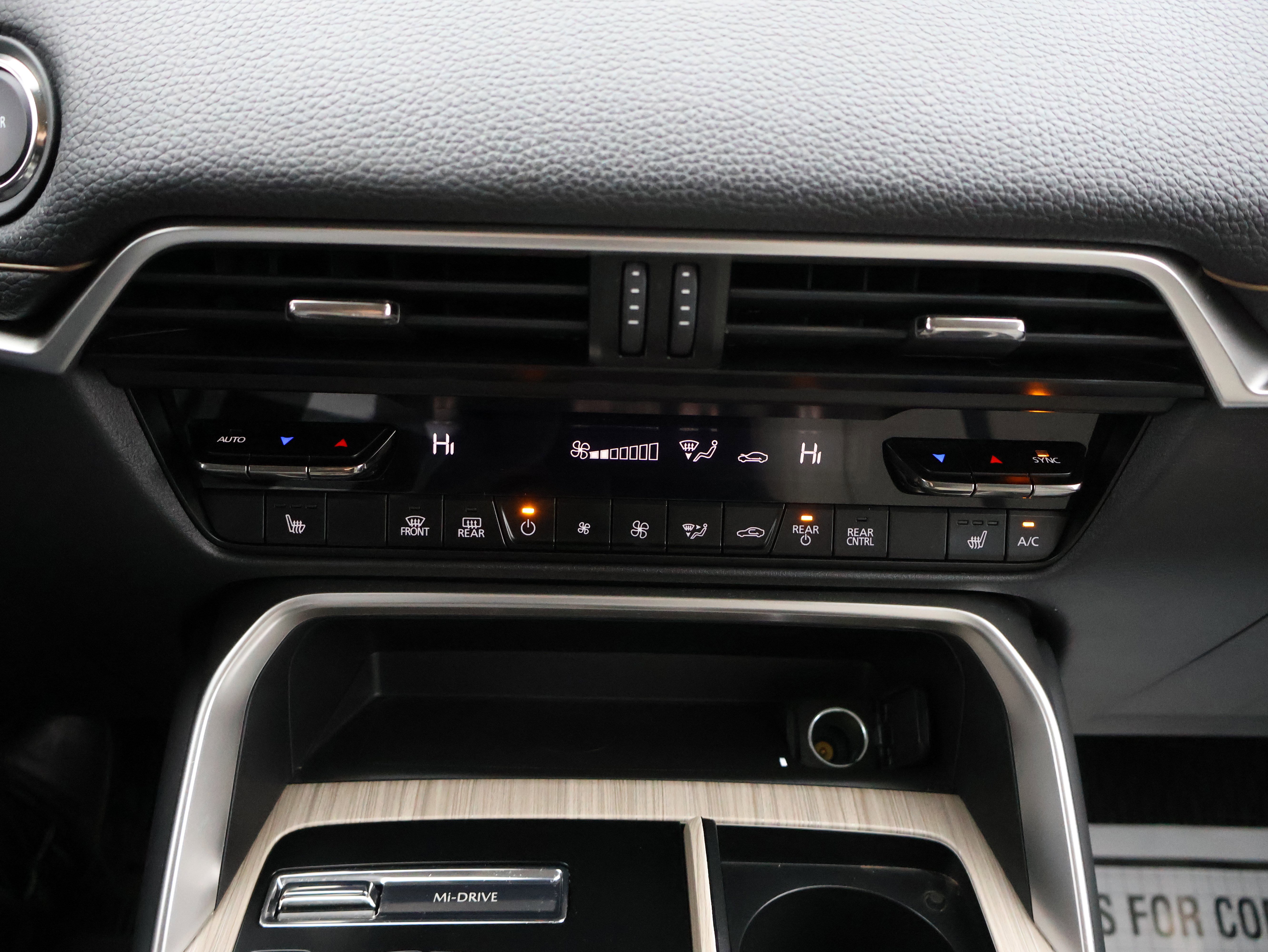 Used 2025 MAZDA CX-70 Plug-In Hybrid w/ Premium Pkg image 27