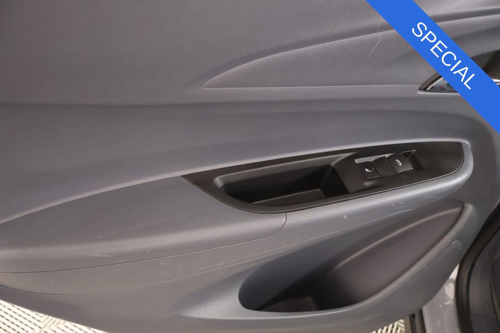 Used 2020 Chevrolet Bolt Premier w/ Infotainment Package image 16