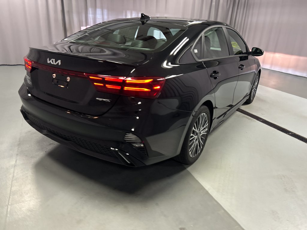 Used 2024 Kia Forte GT-Line w/ GT-Line Premium Package FWD image 7