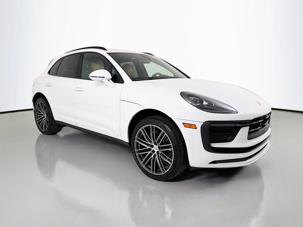 Certified 2023 Porsche Macan AWD/4WD image 7