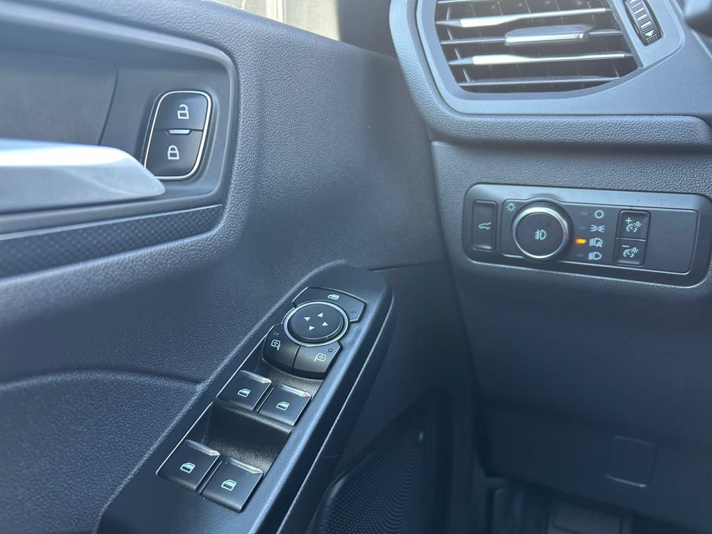 Used 2025 Ford Escape ST-Line Select AWD/4WD image 18