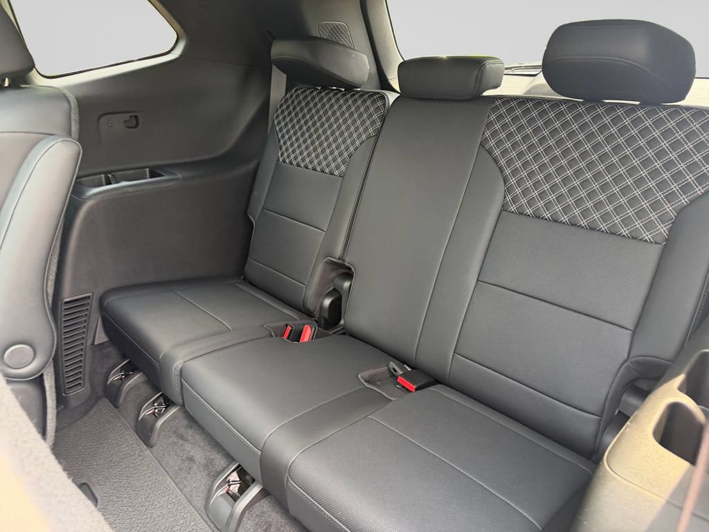 Used 2024 GMC Acadia Denali FWD image 18