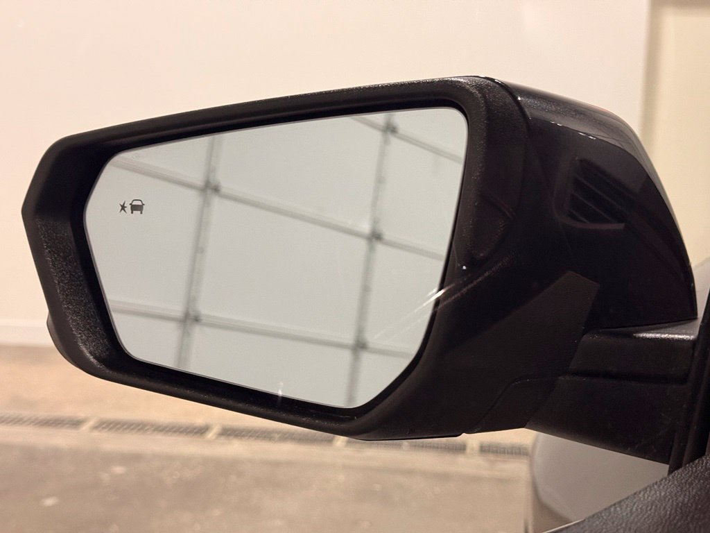 Used 2022 Chevrolet Equinox RS w/ RS Leather Package FWD image 12