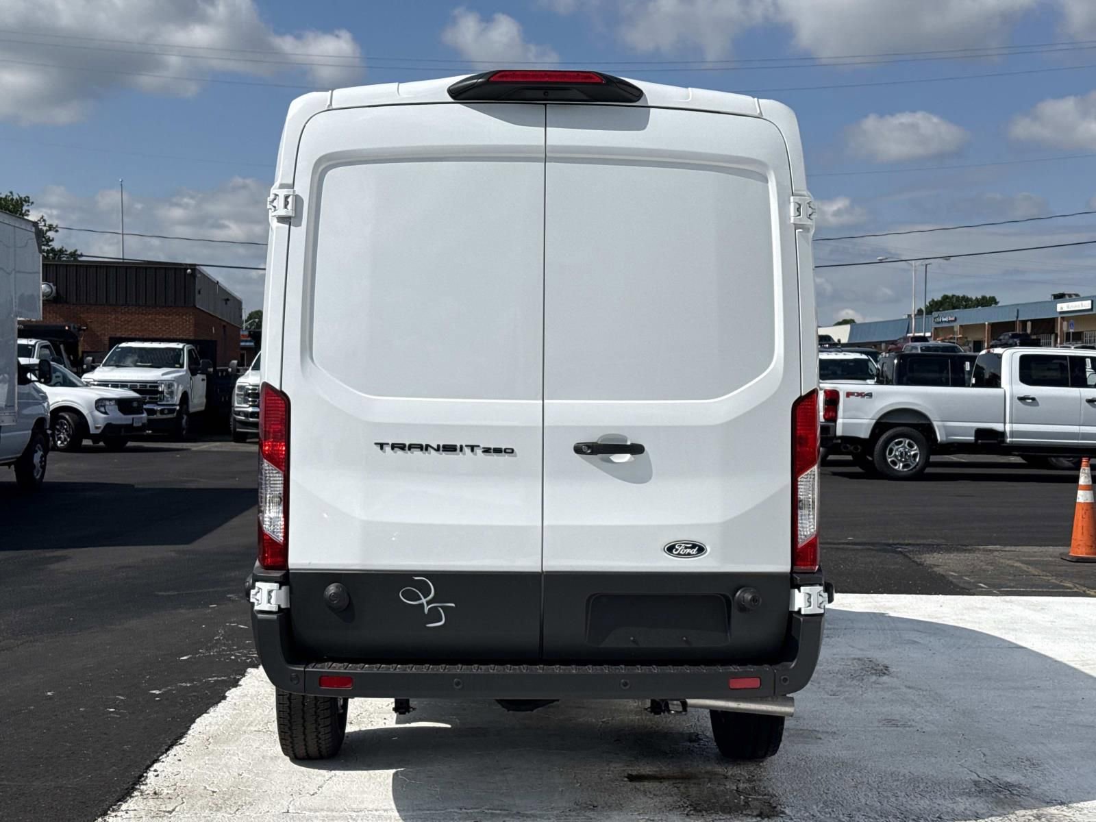 New 2026 Ford Transit 250 148 Medium Roof w/ Load Area Protection Package RWD image 4