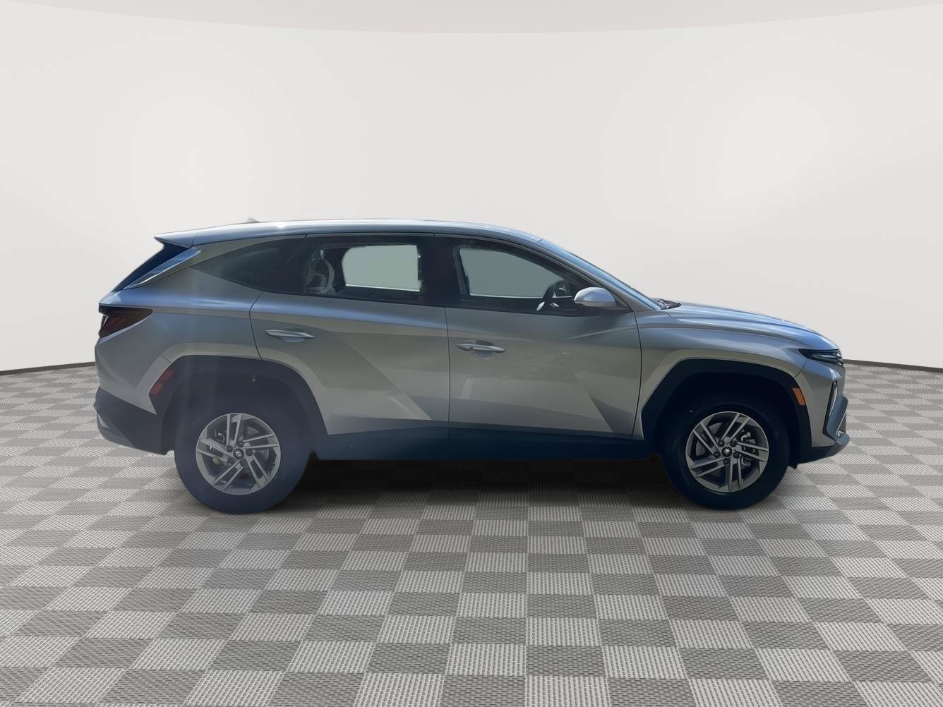 Used 2025 Hyundai Tucson SE AWD/4WD image 4