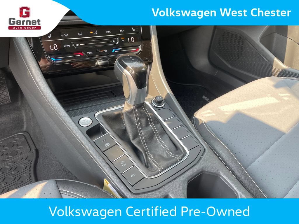 Certified 2025 Volkswagen Jetta SE w/ Black Wheel Package FWD image 21