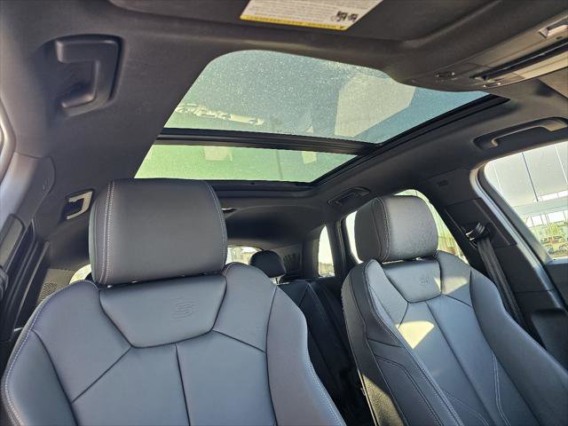 Certified 2025 Audi Q3 2.0T Premium w/ Convenience Package AWD/4WD image 3