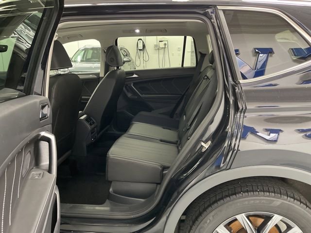 Used 2023 Volkswagen Tiguan SE w/ Panoramic Sunroof Package AWD/4WD image 8