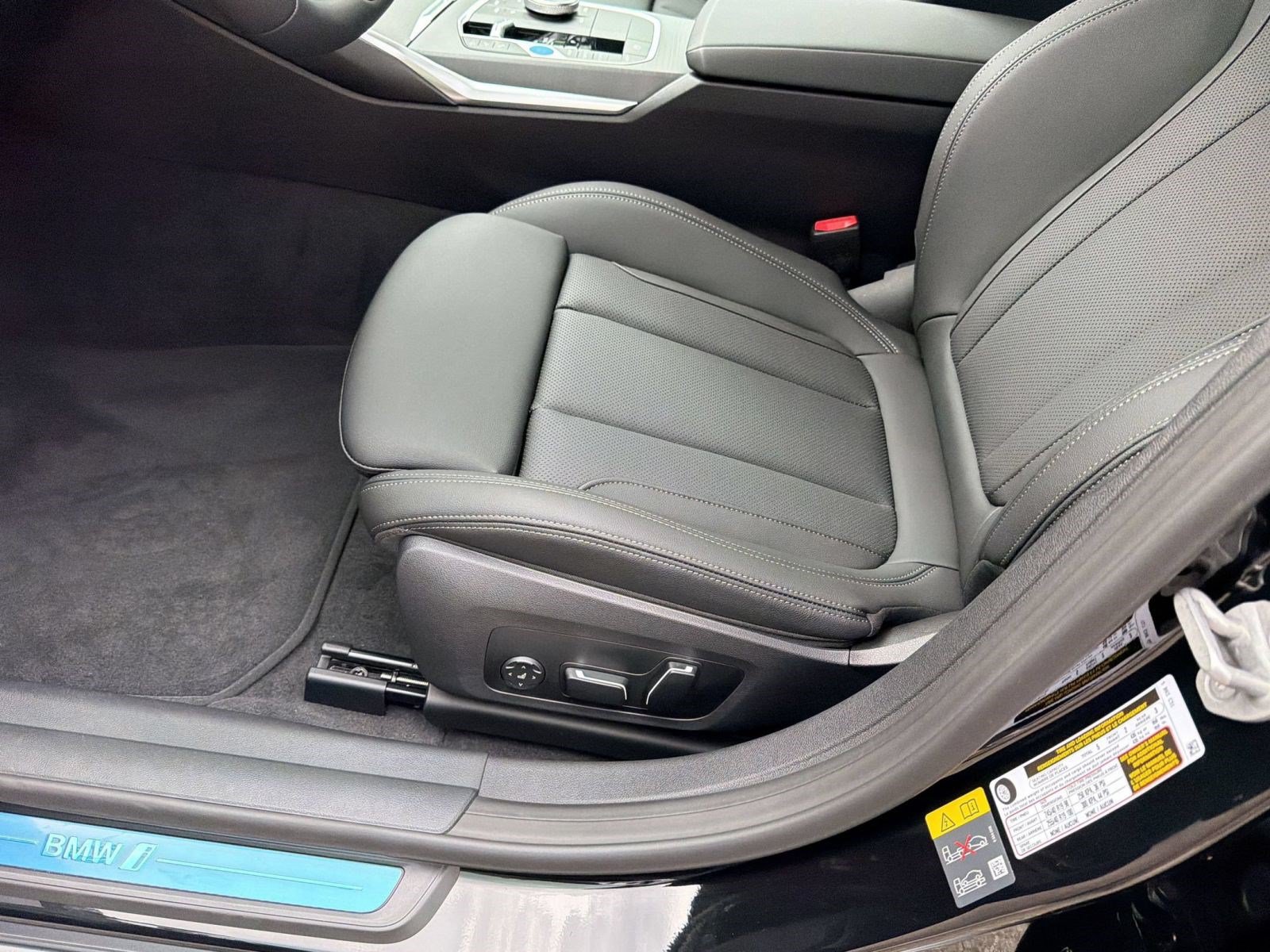 New 2026 BMW i4 eDrive40 w/ Parking Assistance Package RWD image 14