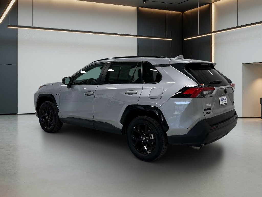 Used 2023 Toyota RAV4 XLE AWD/4WD image 3