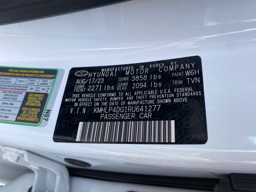 Certified 2024 Hyundai Elantra Limited FWD image 25