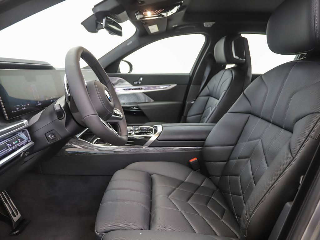 Used 2025 BMW 760i xDrive w/ Executive Package image 11