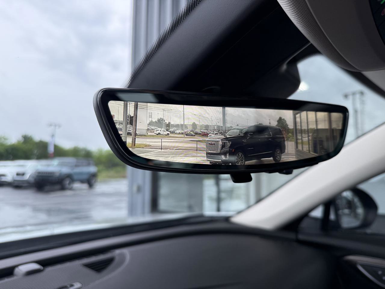 Used 2023 Buick Envision Avenir AWD/4WD image 31