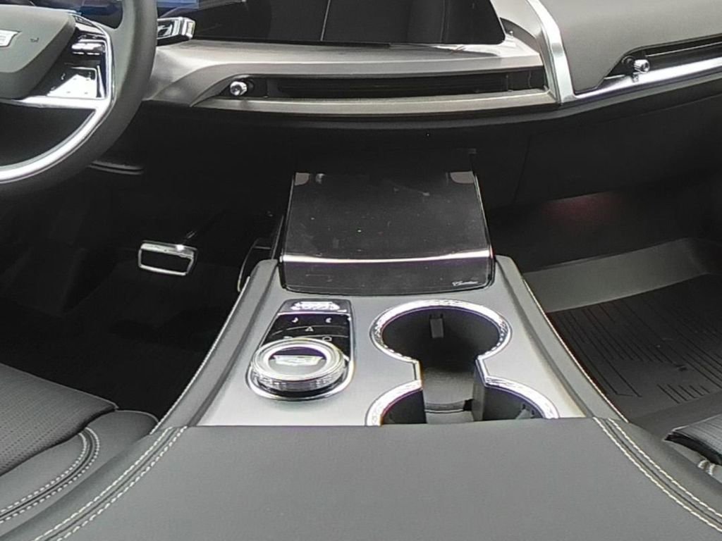 New 2026 Cadillac Vistiq Luxury w/ LPO, Floor Liner Package image 13