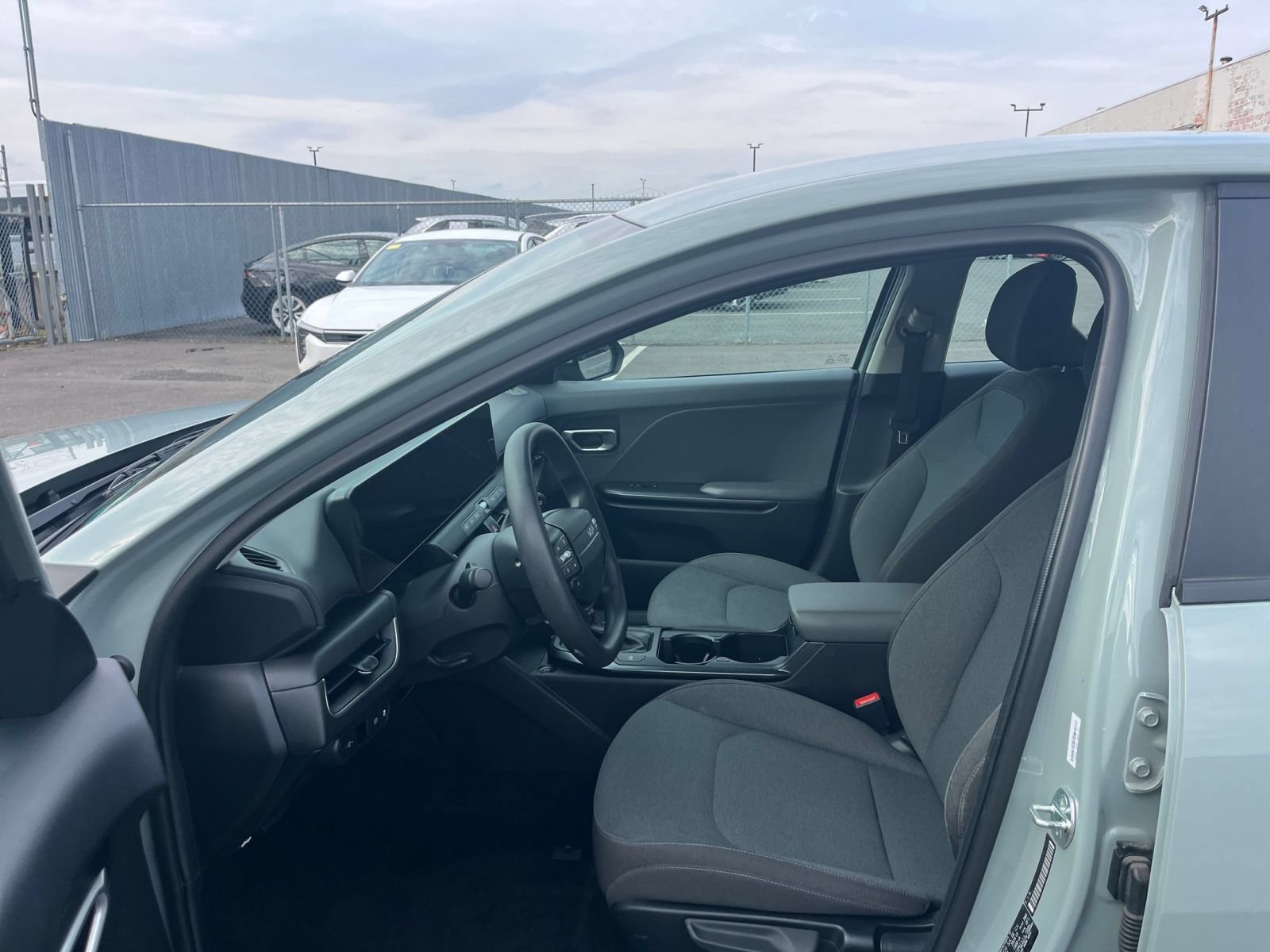 Used 2025 Kia K4 FWD image 26