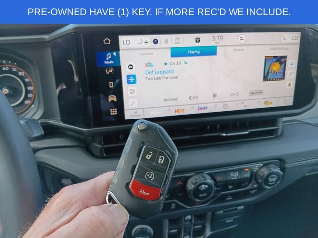 Used 2025 Jeep Wrangler Unlimited Sahara AWD/4WD image 3
