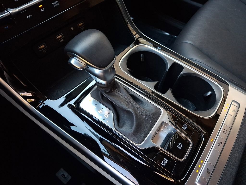 Used 2023 Kia Carnival EX image 15