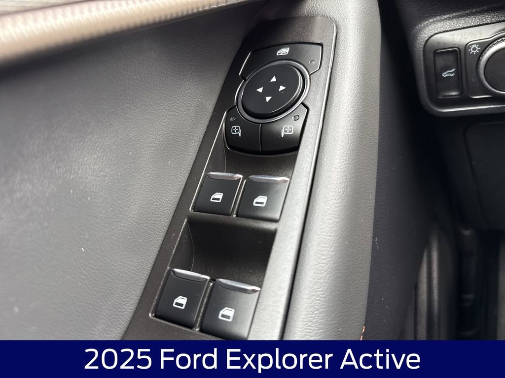 Used 2025 Ford Explorer Active image 26