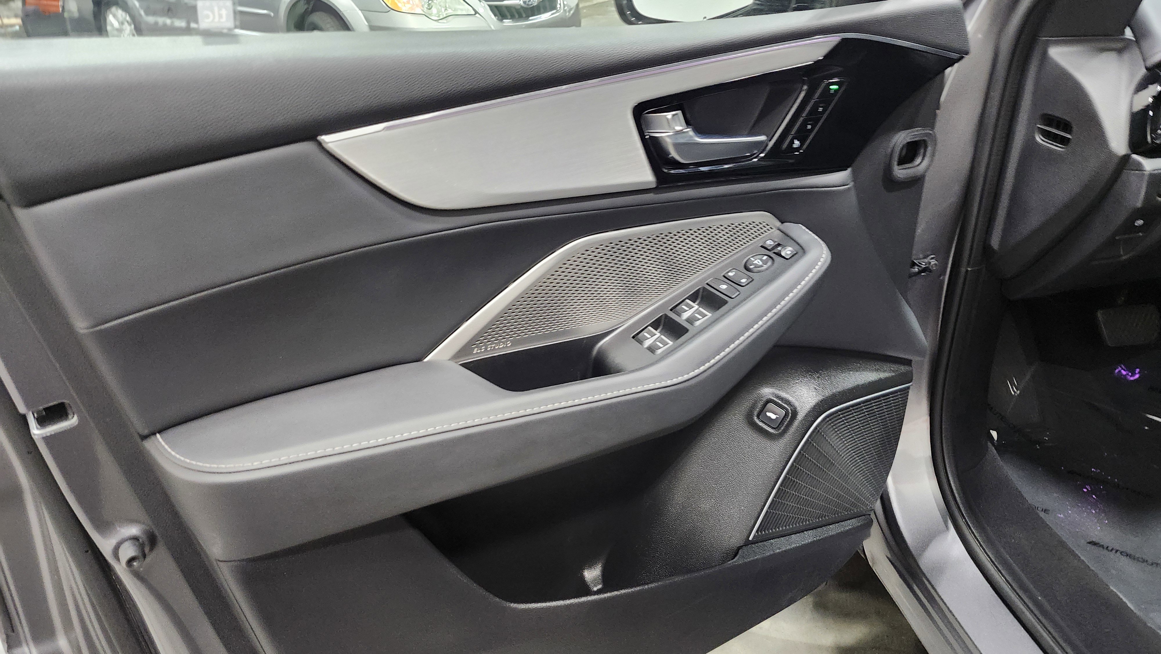 Used 2023 Acura MDX SH-AWD w/ Technology Package image 20