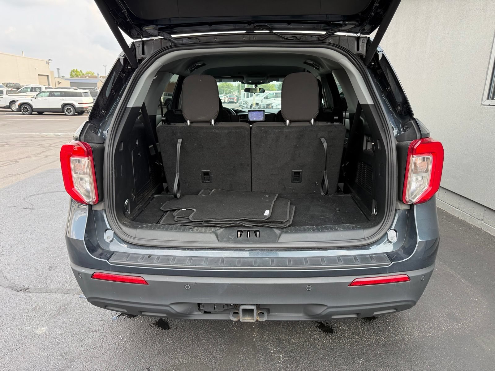 Used 2024 Ford Explorer XLT w/ Class IV Trailer Tow Package AWD/4WD image 36