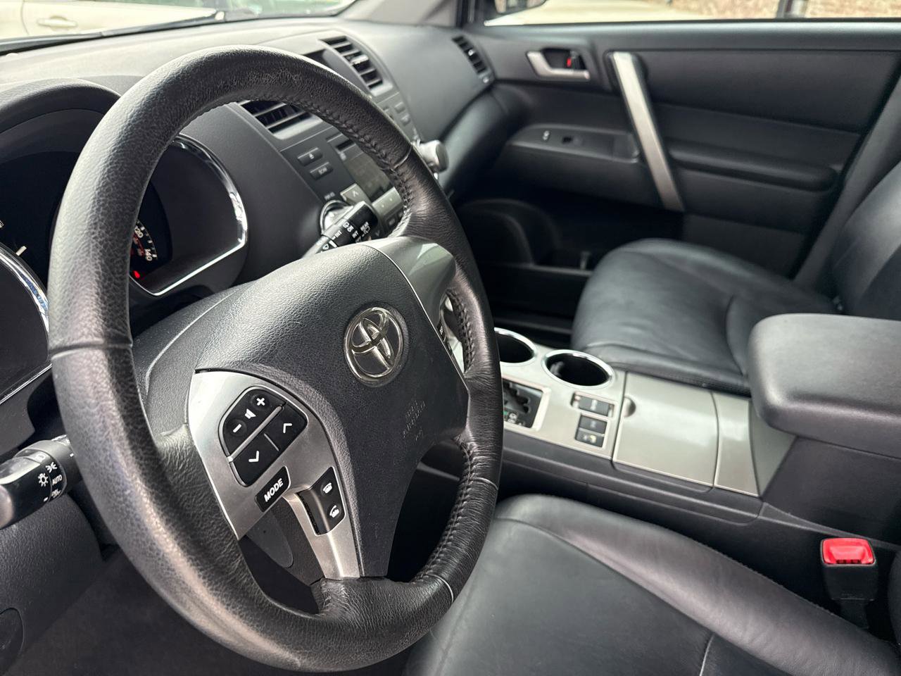Used 2012 Toyota Highlander SE w/ Tow Pkg AWD/4WD image 31