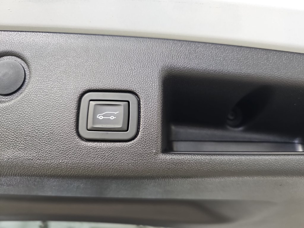 Used 2019 Chevrolet Equinox LT w/ Driver Convenience Package FWD image 17