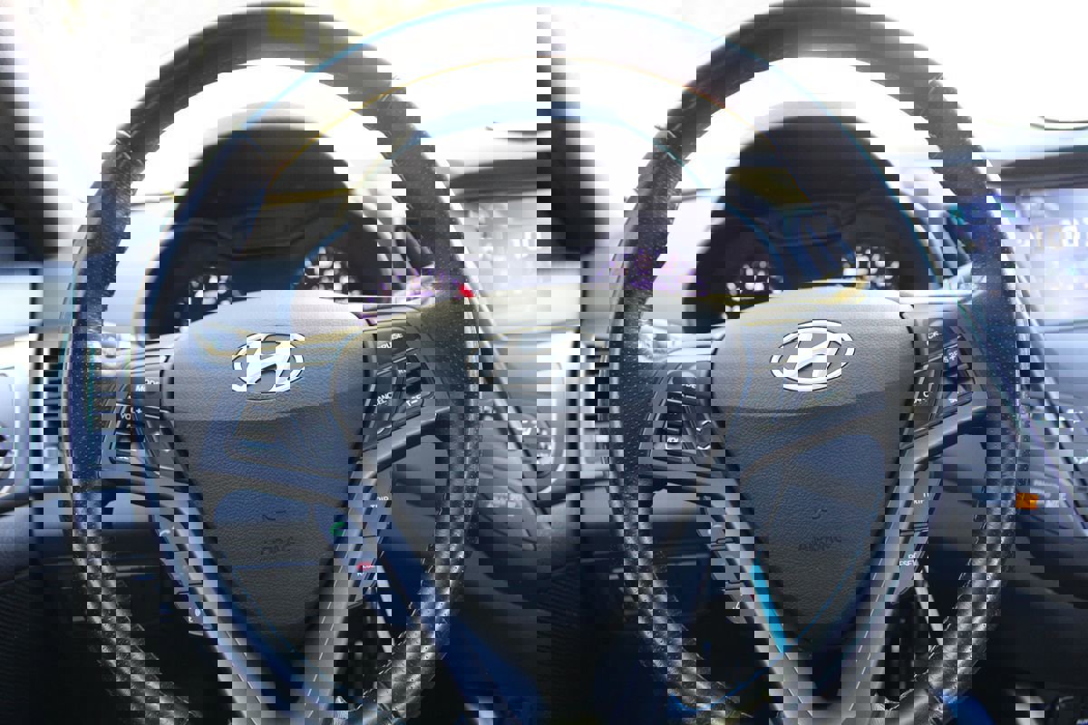 Used 2016 Hyundai Veloster Rally Edition image 21