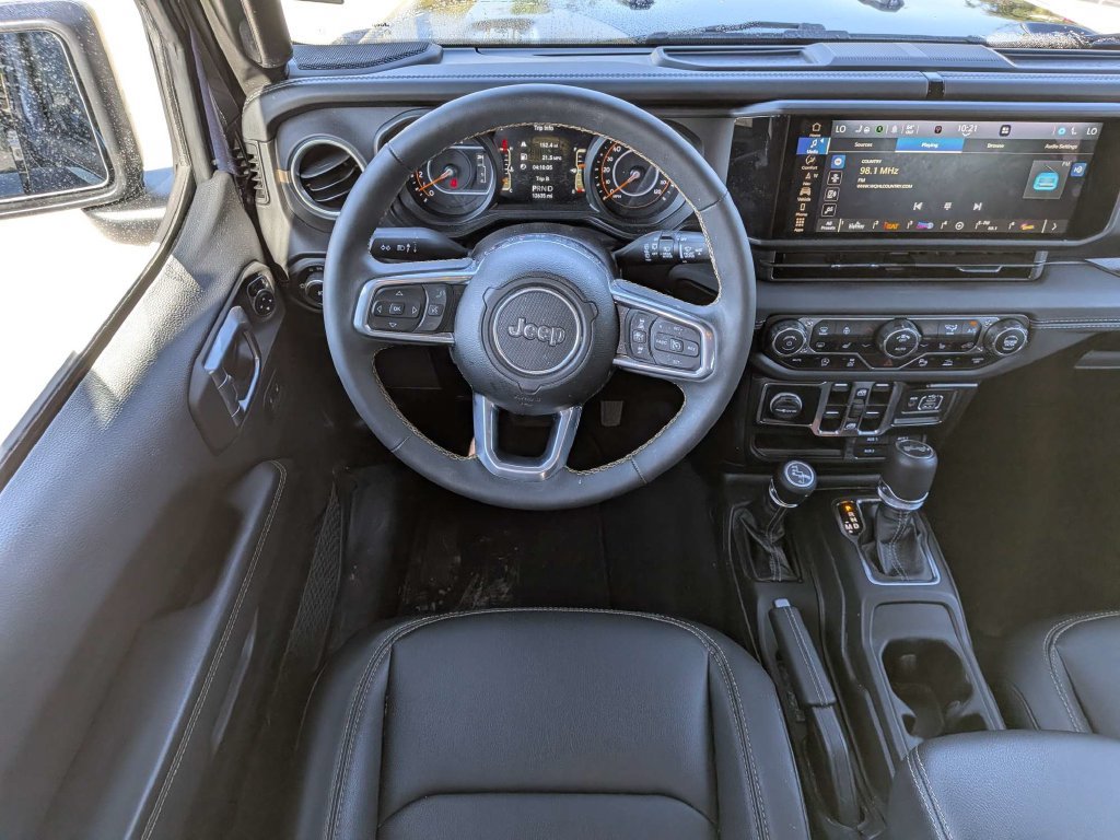 Used 2025 Jeep Wrangler Unlimited Sahara w/ Safety Group AWD/4WD image 13