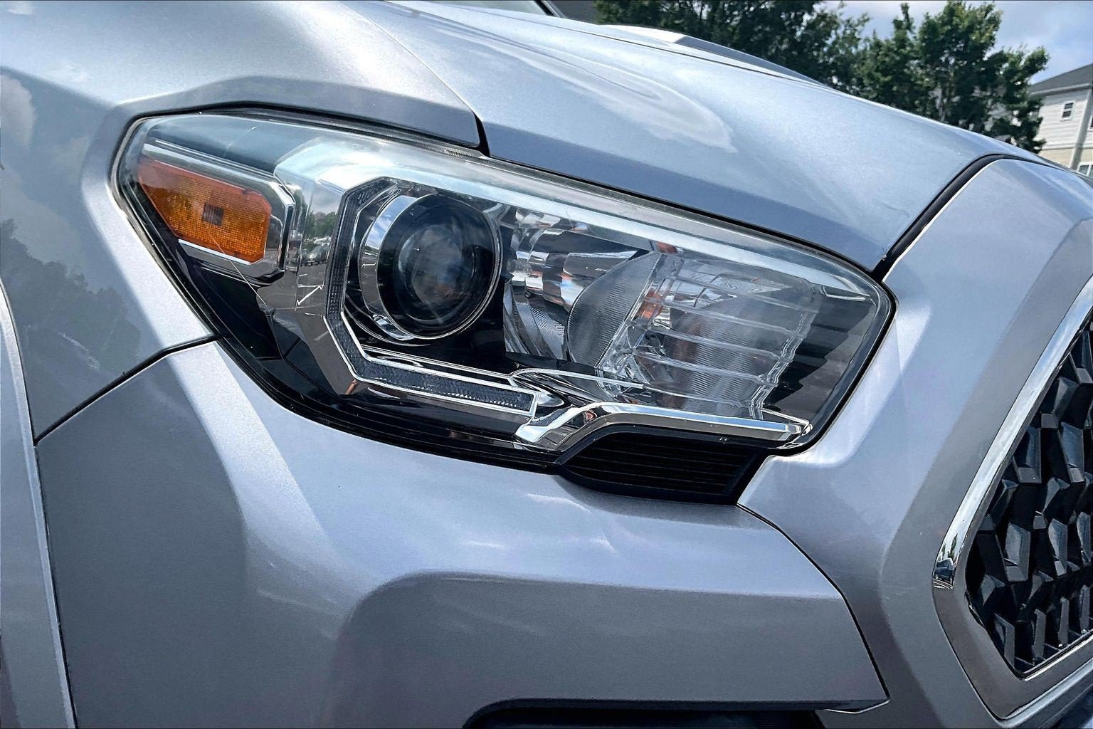 Used 2018 Toyota Tacoma TRD Sport AWD/4WD image 25