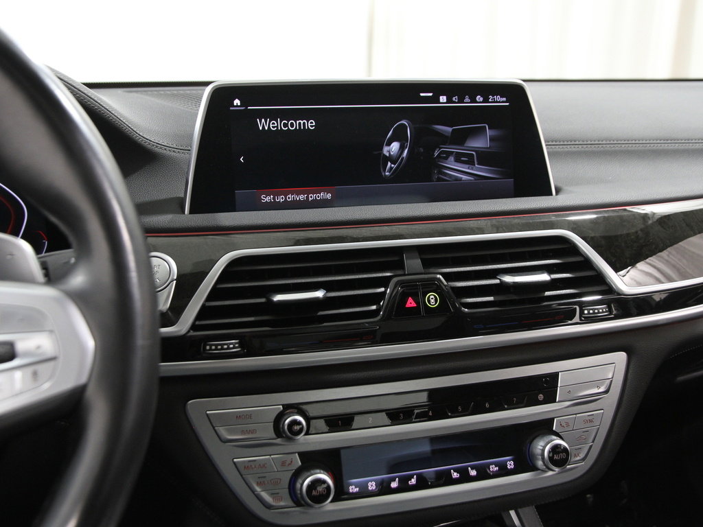 Certified 2022 BMW 740i xDrive w/ M Sport Package image 9