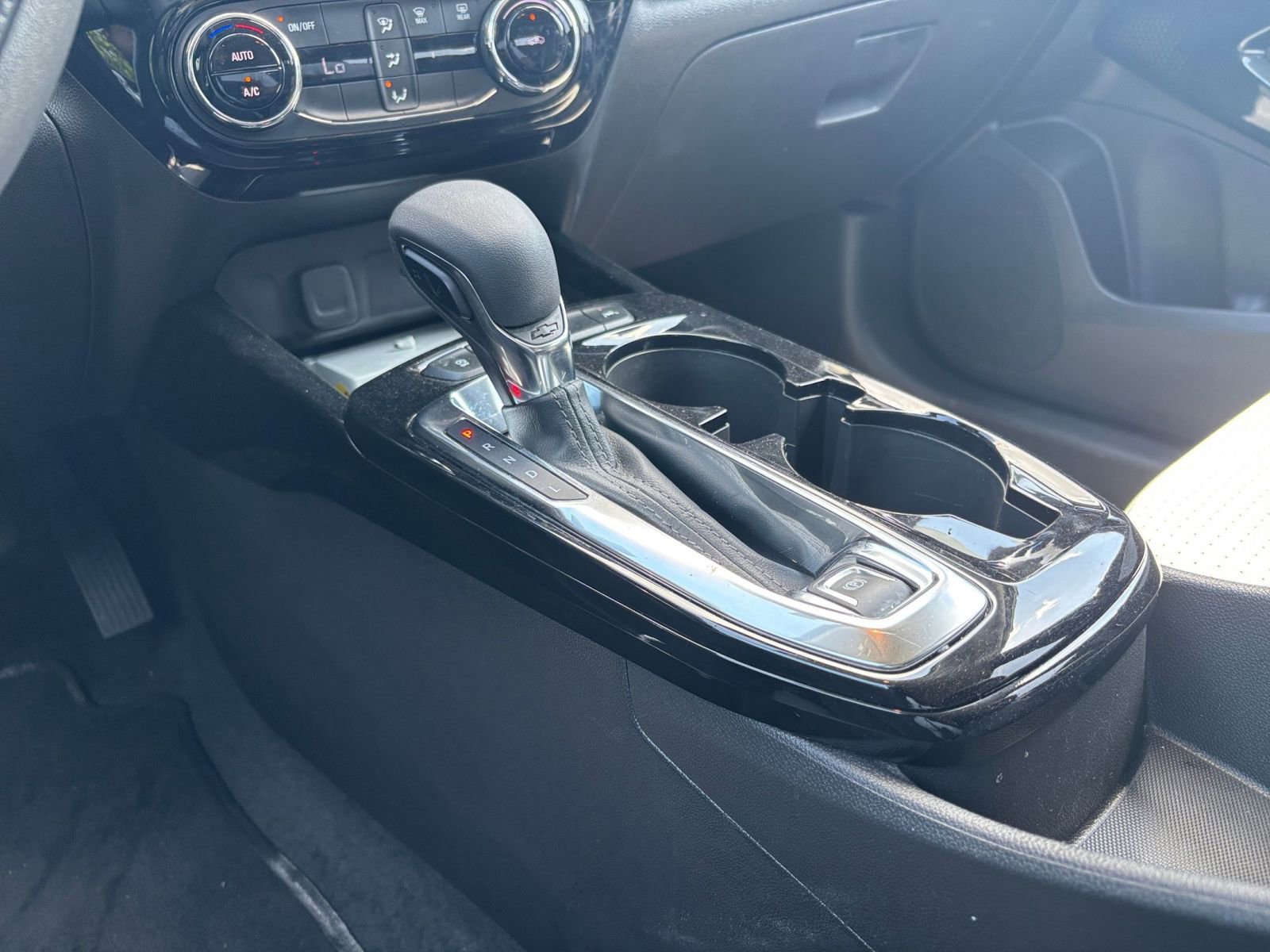 Used 2025 Chevrolet Trax LT image 40