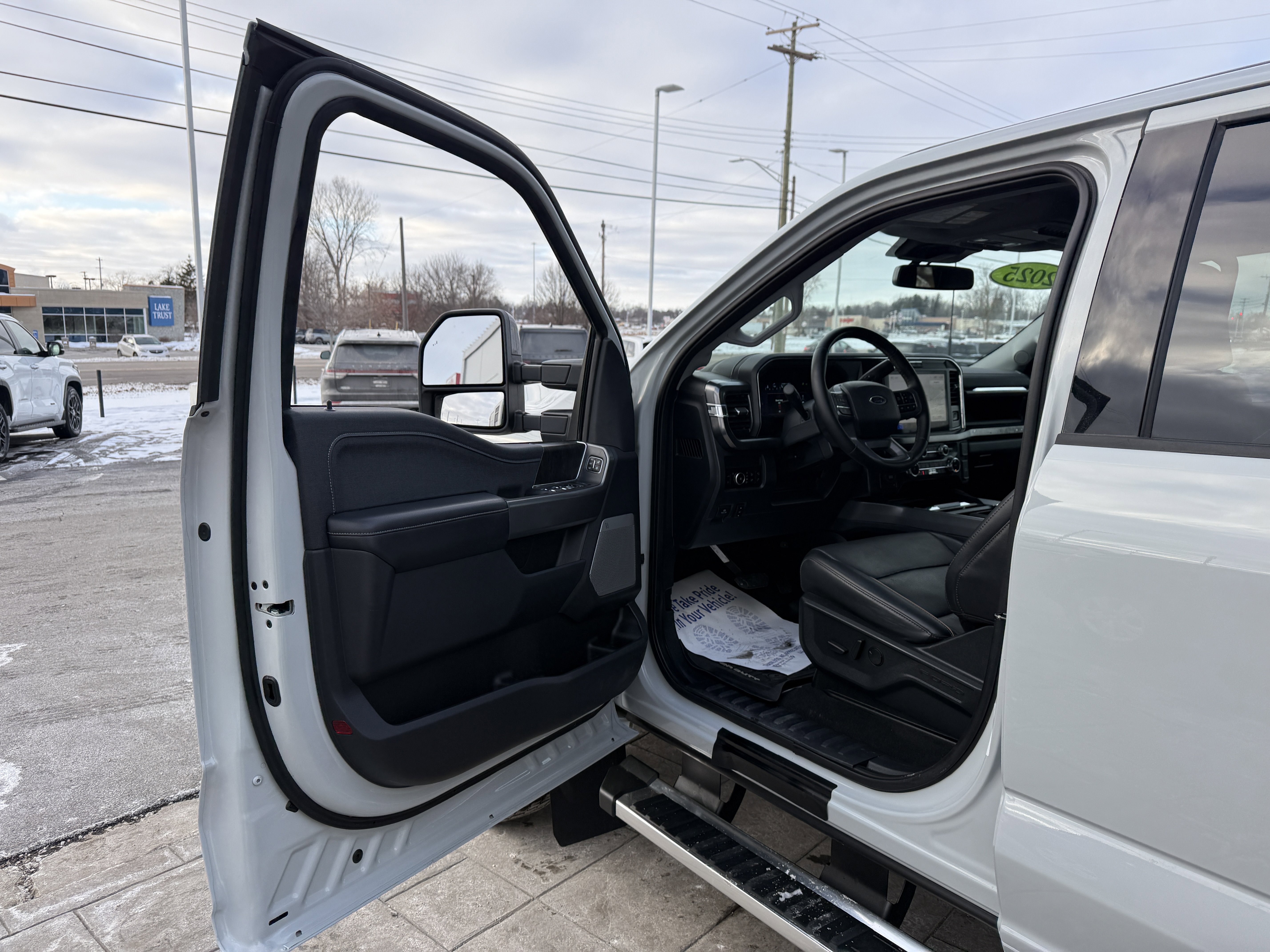 Used 2025 Ford F450 Lariat w/ FX4 Off-Road Package image 11