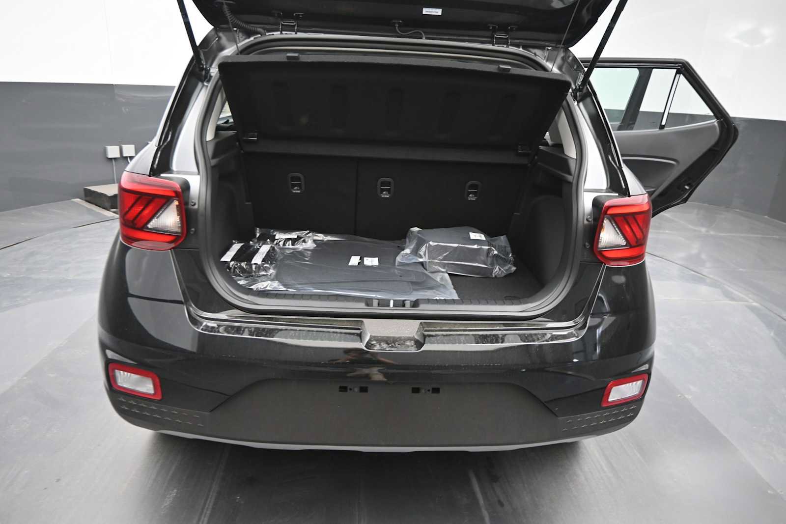 New 2026 Hyundai Venue SEL FWD image 14