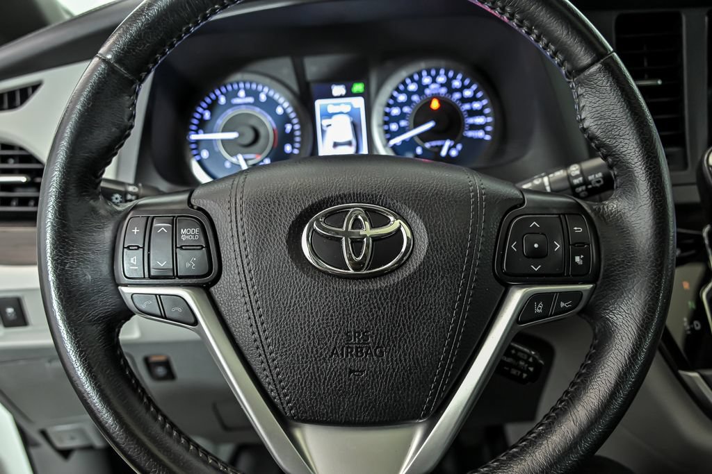 Used 2020 Toyota Sienna XLE FWD image 19