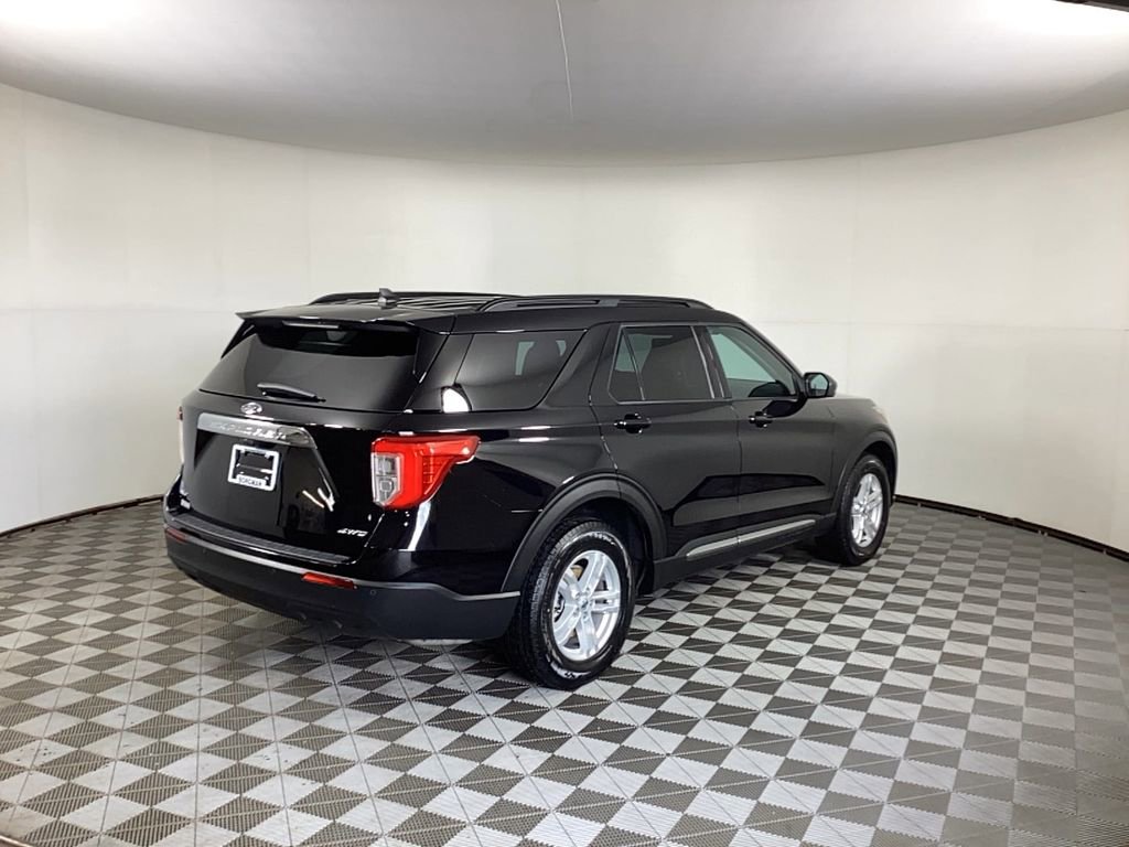 Used 2023 Ford Explorer XLT image 2