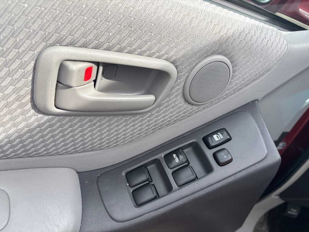 Used 2006 Toyota Highlander 2WD w/ Cold Weather Pkg image 10