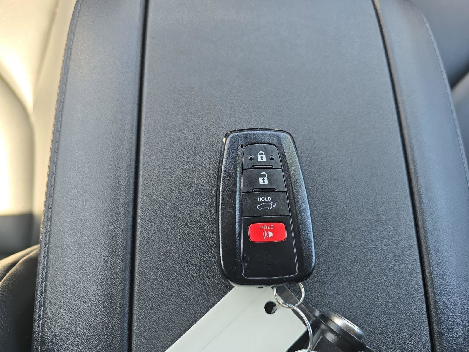 Used 2022 Toyota Highlander XLE image 12