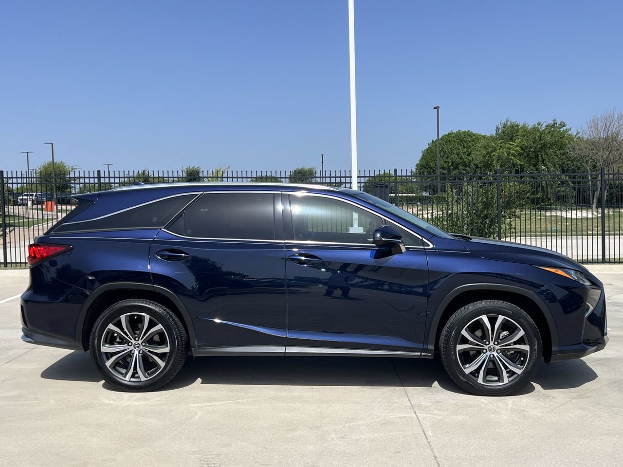 Used 2019 Lexus RX 350L FWD w/ Premium Package image 3