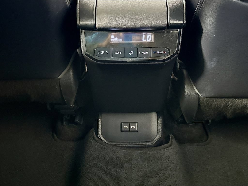 Used 2023 Toyota Highlander XLE FWD image 27