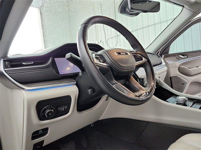 Used 2022 Jeep Grand Cherokee L Overland w/ Advanced Protech Group III image 18