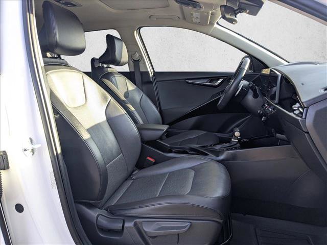 Used 2023 Kia Niro SX Touring image 26