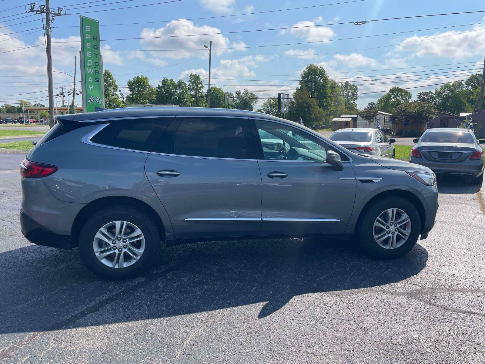 Used 2020 Buick Enclave Essence w/ Sound and Sites Package AWD/4WD image 9
