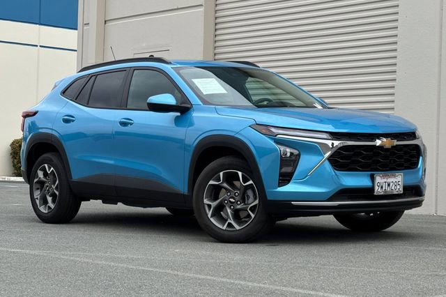 Used 2026 Chevrolet Trax LT image 2