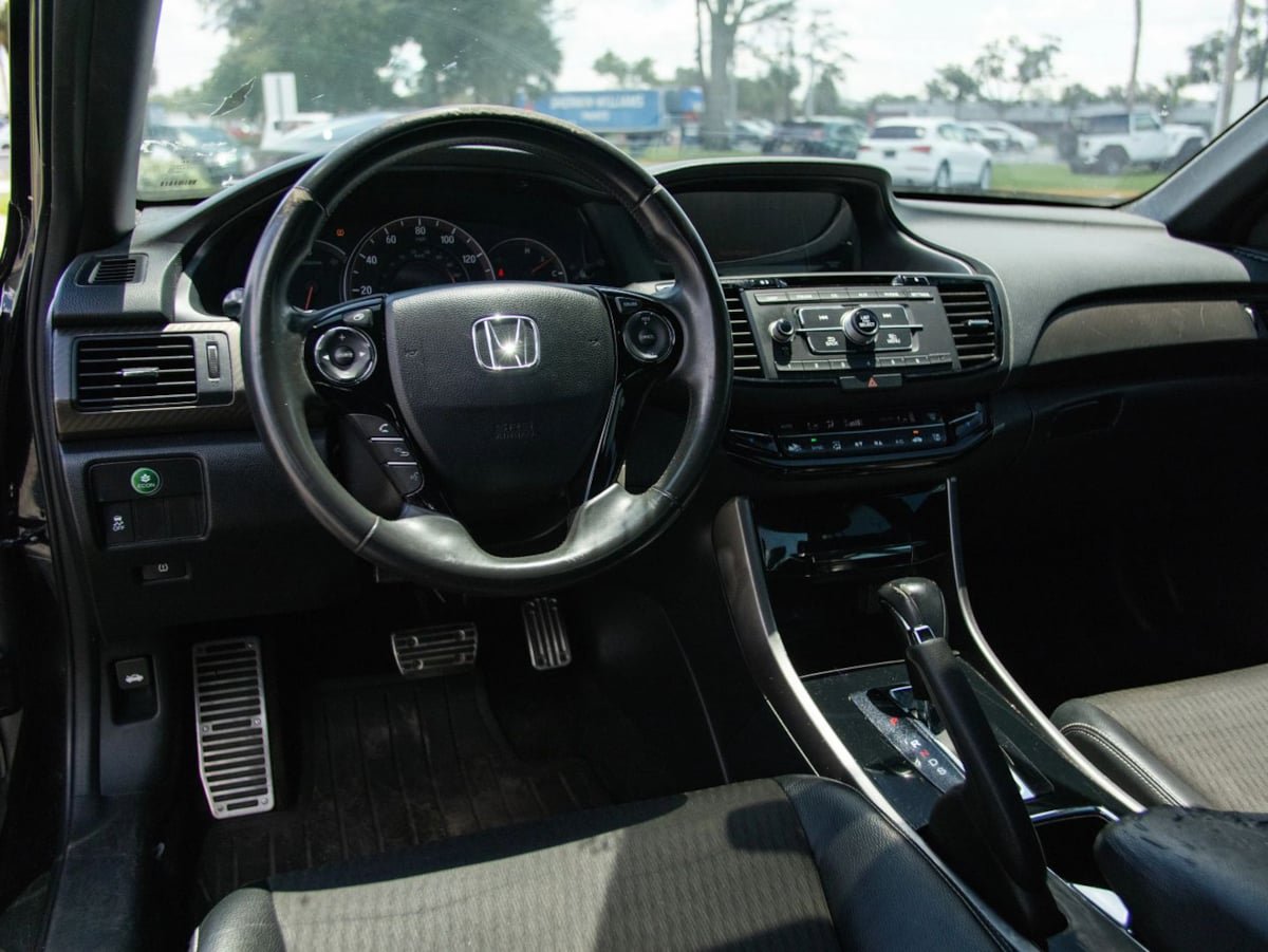 Used 2016 Honda Accord Sport image 17