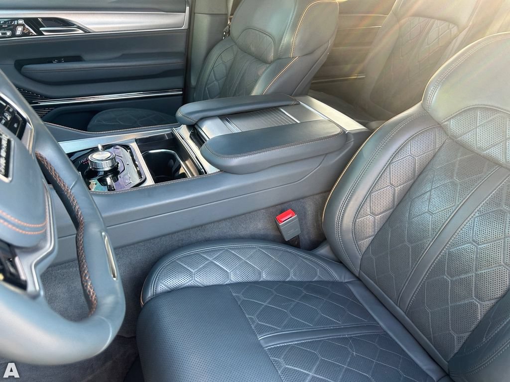 Certified 2022 Jeep Grand Wagoneer Series III w/ Flexible Seating Group AWD/4WD image 18